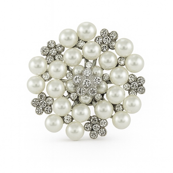 The Unbranded Brand Jewelry - ⚜️ Elegant Pearl and Crystal Brooch